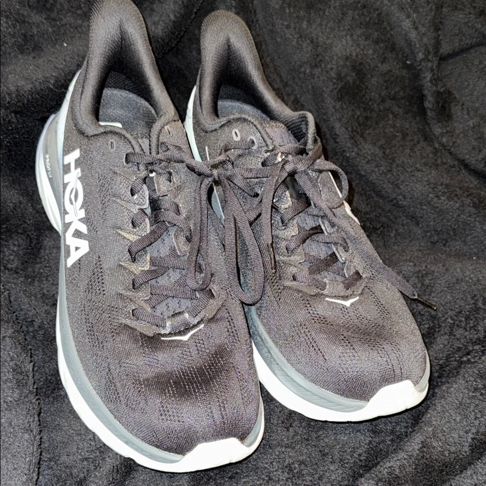 Hoka One One Mach 4 | Black & Dark Shadow | Size 10D like New condition.